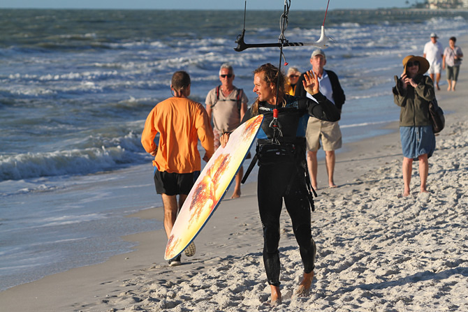 11/27/14 Austin Bleiweiss Kitesurfing Naples Pier